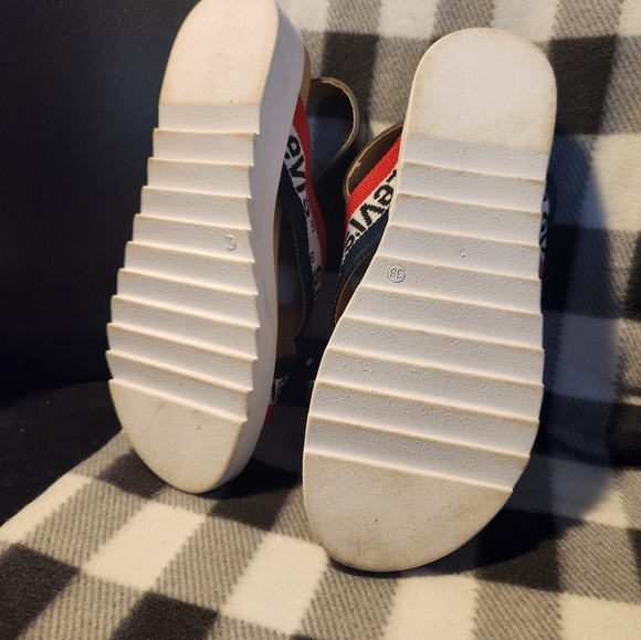 LEVI'S Sandals - Size 8 - Summer Sandals - Sporty Sandals - Red/White/Blue - Picture 3 of 9